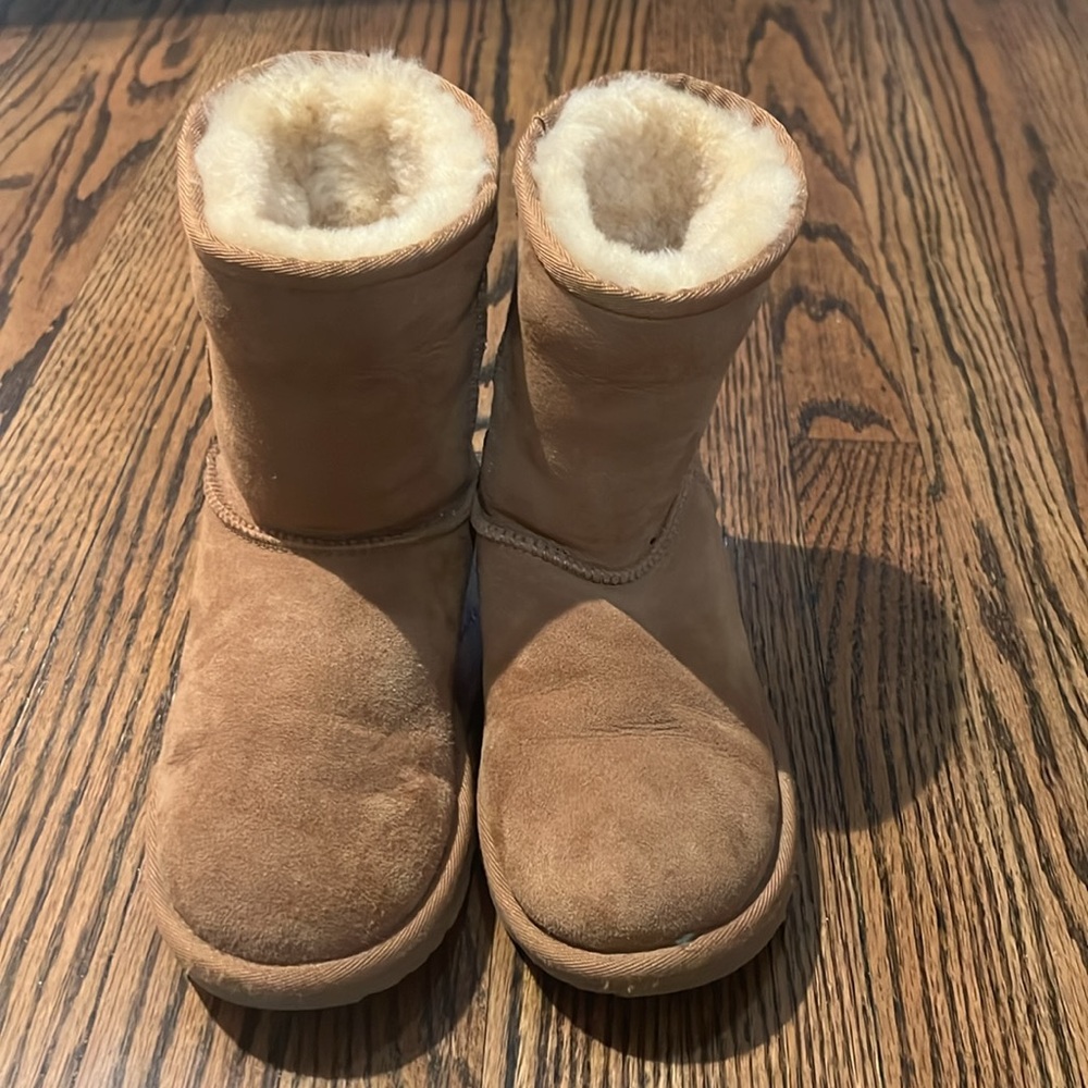 UGG- barely worn